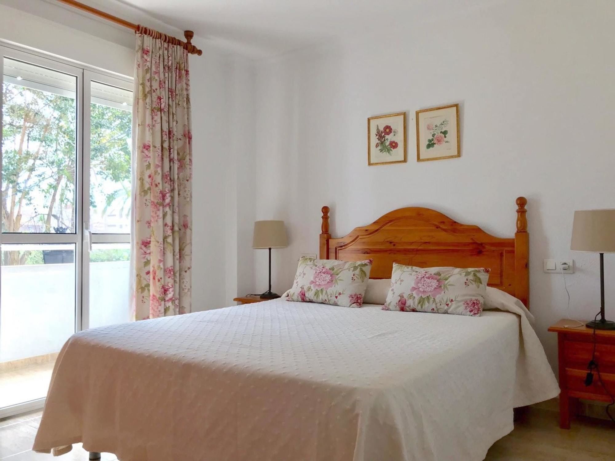 With 2 Bedrooms In Benalmadena, With Pool Access And Terrace *